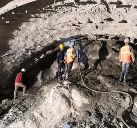 洛川拱顶带模注浆料的施工流程及注意事项